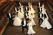 Training des Einzugs einige Wochen vor dem eigentlichen Ball im Ballsaal des Hotel Bayerischer Hof (Foto: Martin Schmitz)